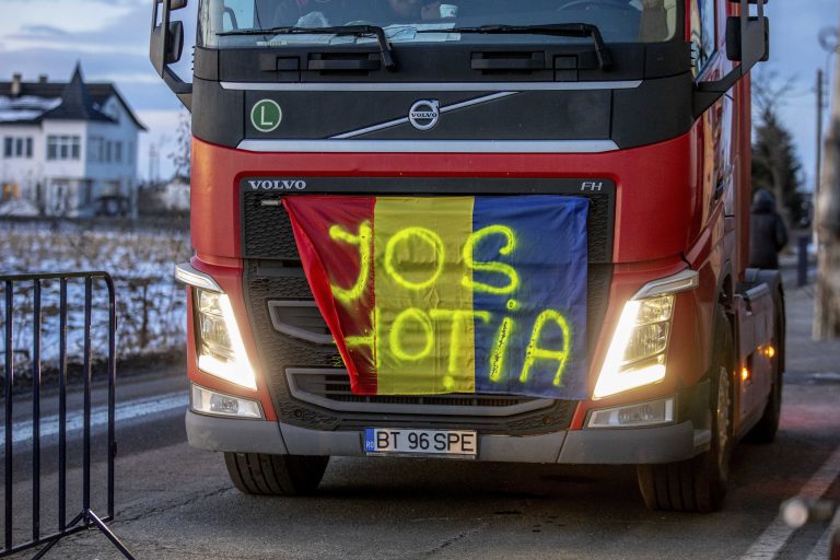 Protestele transportatorilor şi fermierilor continuă în a opta zi, la Afumaţi şi Vama Siret