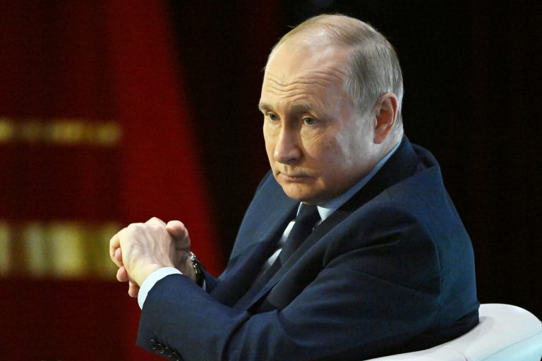 În calitate de candidat la preşedinţie, Putin prezintă o avere modestă: un apartament de 77 m², o rulotă și trei mașini