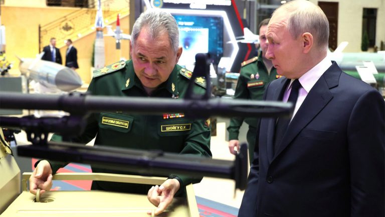 Cum încearcă Putin să recruteze 400.000 de soldați fără a decreta o nouă mobilizare