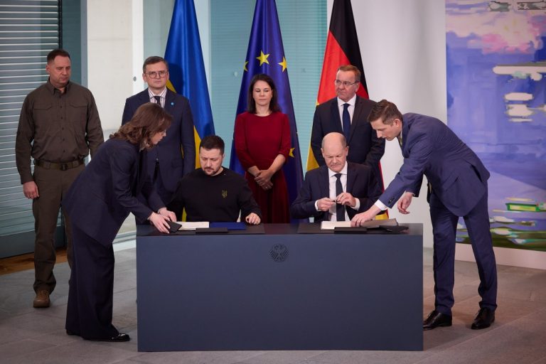 Acord de securitate ”istoric” semnat de Scholz şi Zelenski/ Germania acordă Ucrainei un ajutor militar suplimentar în valoare de 1,1 miliarde de euro