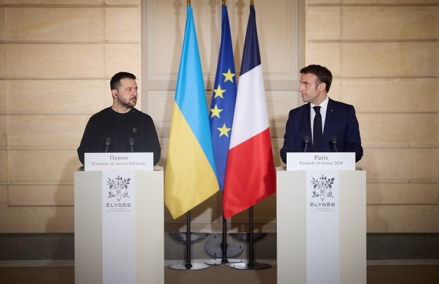 Președintele Emmanuel Macron sugerează emiterea unei datorii comune în UE, așa cum s-a procedat în timpul pandemiei, pentru a finanța Ucraina pe termen lung