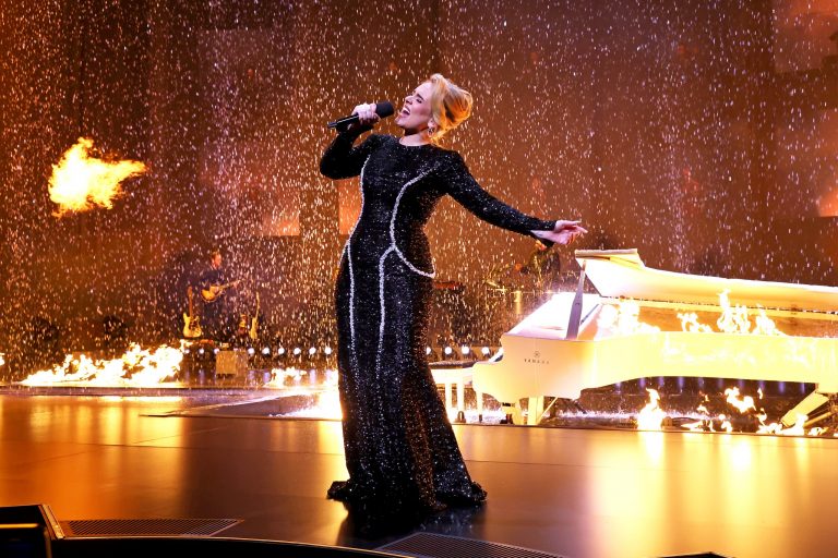 Adele a amânat toate concertele din martie din motive de sănătate