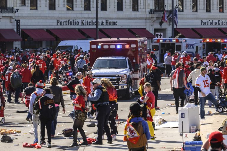 VIDEO | Un mort şi nouă răniţi după un atac armat la parada victoriei Chiefs în Super Bowl, la Kansas City
