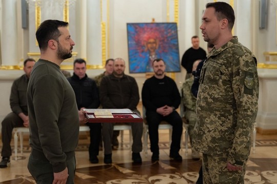 Zelenski le-a conferit titlul de „Erou al Ucrainei” lui Valeri Zalujni şi lui Kirilo Budanov și a anunțat noi schimbări în armată