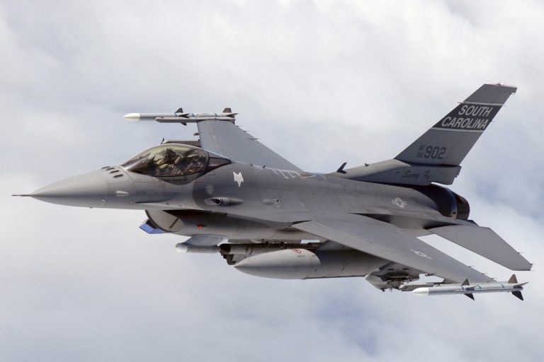 Ministrul ucrainean al Apărării: Ucraina va primi curând avioane F-16, dar mare parte a ajutorului occidental întârzie