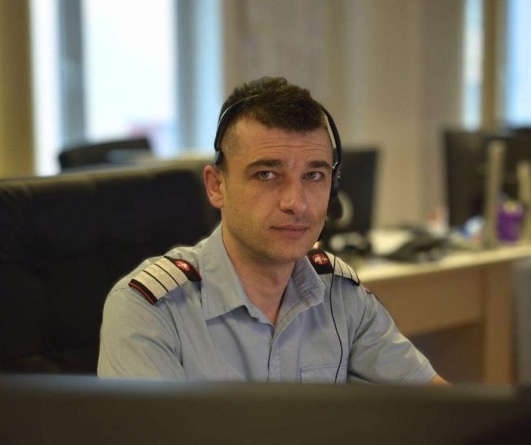 Bebeluș înecat cu picături pentru colici, salvat de un dispecer de la ISU Cluj