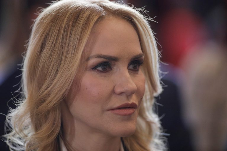 Gabriela Firea: Majoratul digital nu este un moft, nu este o constrângere a drepturilor, ci o protecţie necesară a copiilor noştri