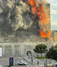 Un bloc de 14 etaje, devastat de incendiu în Valencia. 10 oameni au murit, alți 15 sunt dați dispăruți