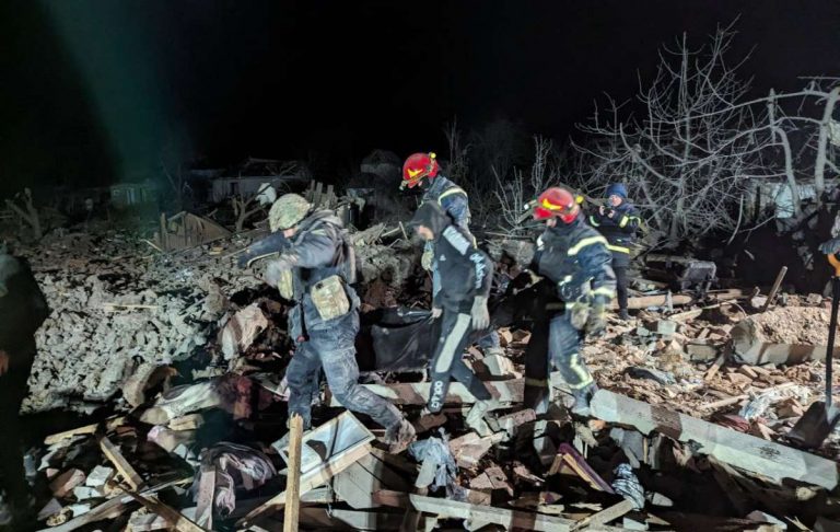 Atac rusesc asupra oraşului Kramatorsk; oameni sub dărâmături