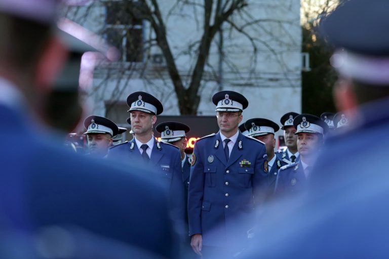 Guvernul a aprobat scoaterea la concurs a peste 5.500 de posturi la instituţiile din subordinea Ministerului de Interne