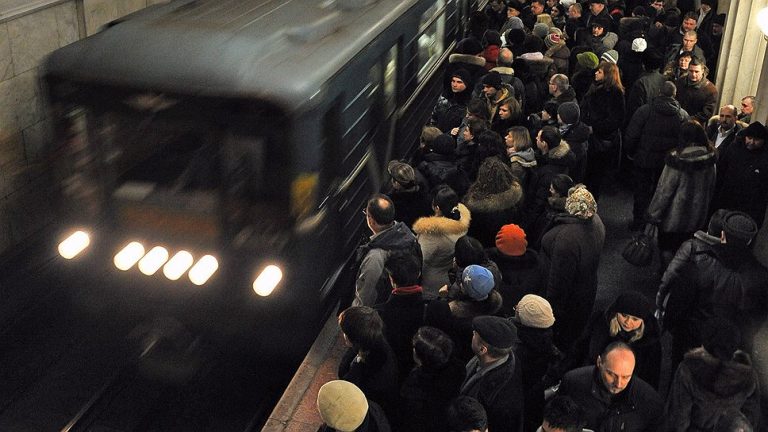 Sistemul de plată în transportul public s-a prăbuşit joi în Moscova. Călătorilor care au vrut să plătească cu cardul li s-a spus că nu mai au bani în cont
