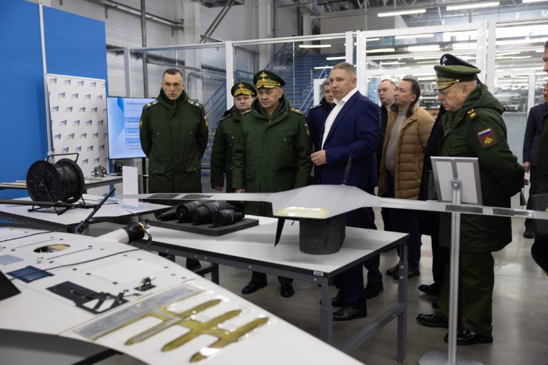 Reuters: Rusia foloseşte drone ieftine pentru a localiza apărarea aeriană a Ucrainei