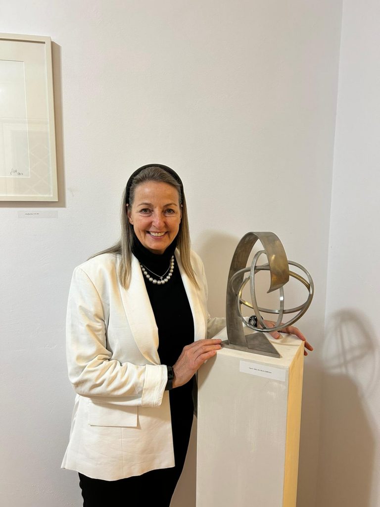 East meets West. Artist Gabriela von Habsburg brings her stainless steel sculptures to Bucharest
