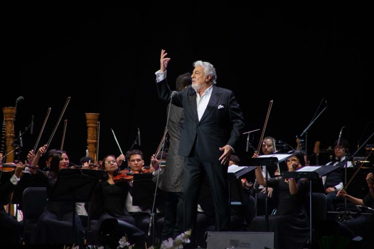 Placido Domingo amână concertele din România. A fost diagnosticat cu bronşită