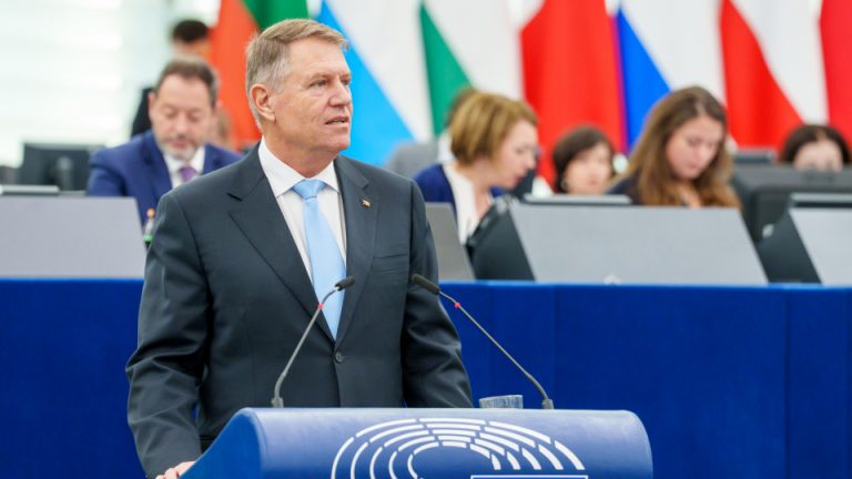 VIDEO | Klaus Iohannis, mesaj în PE către candidaţii la alegerile europene: Nu vă luptaţi cu Europa