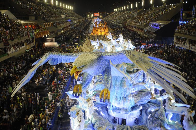 VIDEO | Carnavalul de la Rio – duminică şi luni defilează cele mai importante şcoli de samba
