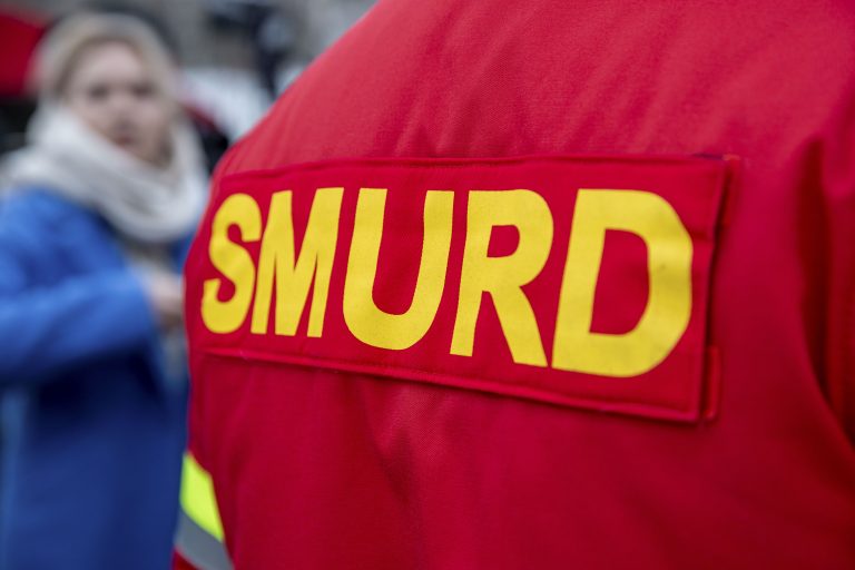 Incident la un liceu din București. Mai mulţi elevi au ajuns la spital după ce un coleg a dat cu spray lacrimogen