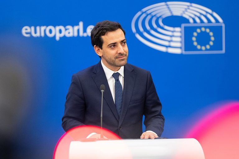 Franţa nu mai are ”interesul” să discute cu ”oficialii ruşi”, anunţă şeful diplomaţiei franceze într-un turneu în Africa