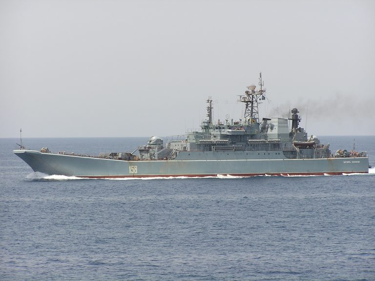 Armata ucraineană afirmă că a distrus o navă de război rusă în largul Crimeei