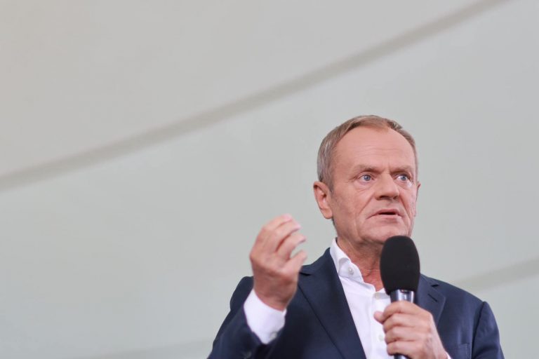 Donald Tusk: Polonia va suspenda temporar dreptul la azil după tensiunile de la graniţa cu Belarus