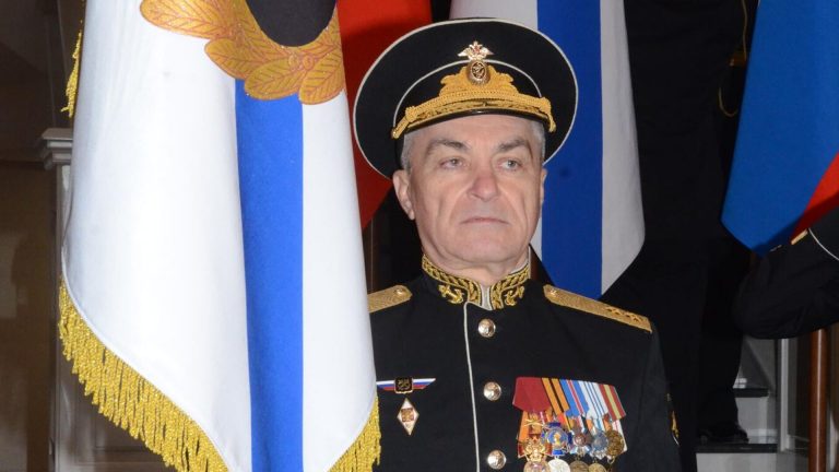 Comandantul flotei ruse a Mării Negre ar fi fost demis, potrivit bloggerilor militari ruşi