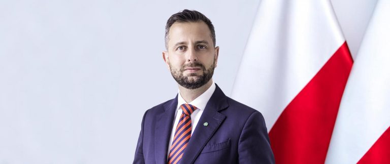 Polonia trebuie să se pregătească pentru riscul unui război cu Rusia, susţine ministrul polonez al Apărării