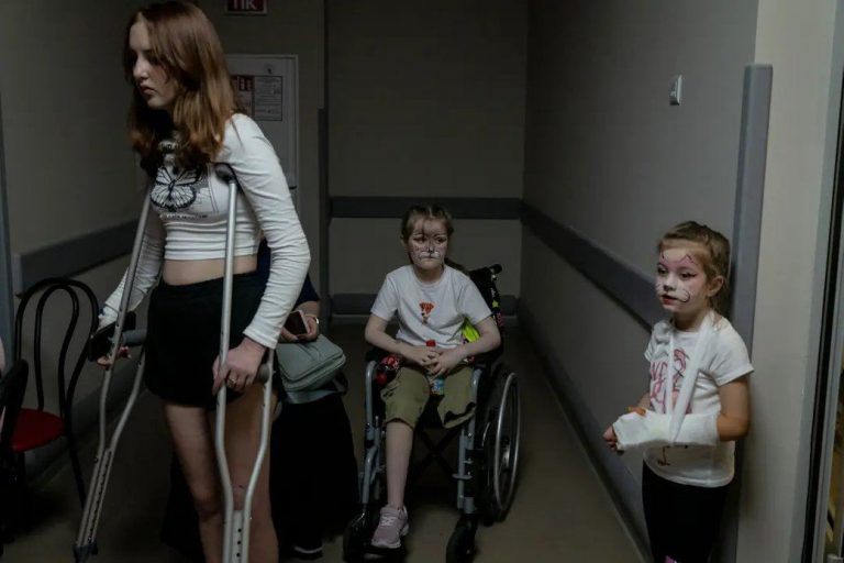 Ucraina comemorează copiii ucişi de la invazia rusă/ ”Ajutaţi-ne să ne salvăm copiii”, cere Olena Zelenska
