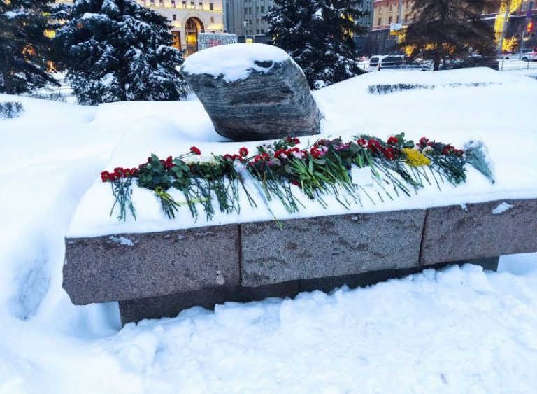 Autorităţile ruse i-au dat mamei lui Navalnîi un ultimatum de 3 ore pentru a-l înmormânta fără public. În caz contrar, va fi îngropat în curtea închisorii