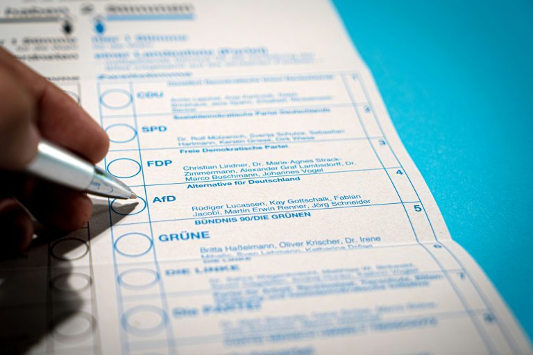 De data aceasta, amenințarea extremei drepte este reală