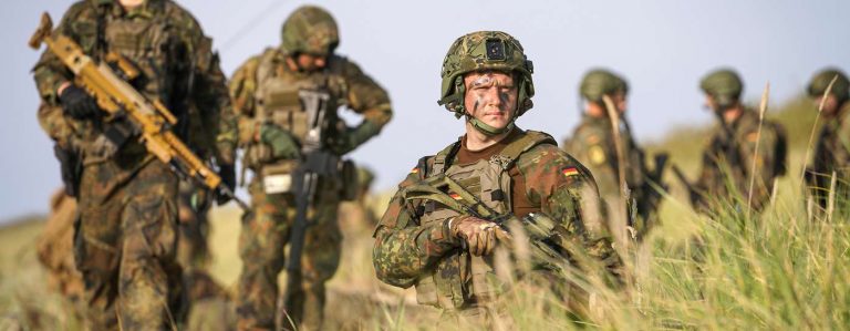 Cum învață Germania să-și îndrăgească armata. Numele-cheie în toată această transformare