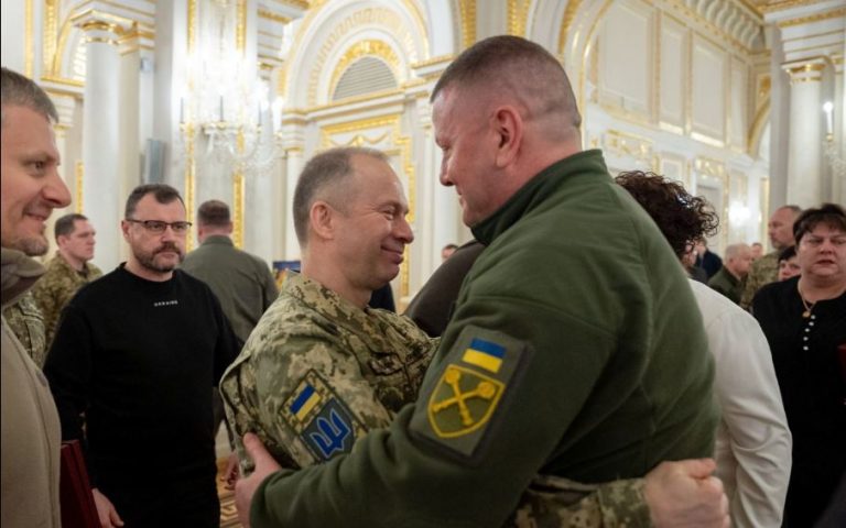 Obiective comune, reputații opuse. De ce noul comandant armatei Ucrainei este mai puțin popular decât predecesorul său?