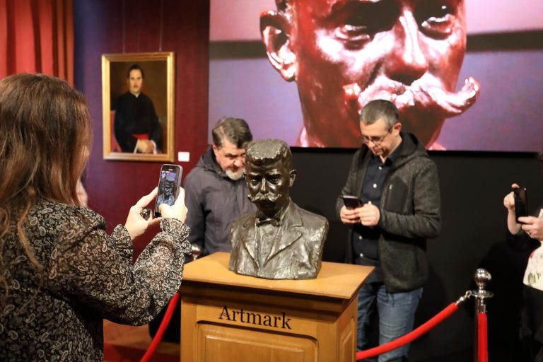 O sculptură realizată de Brâncuşi, expusă în premieră în România