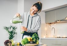 Caption: Integrează ingrediente naturale în dieta ta și fă mișcare zilnic pentru a-ți menține sănătatea. Credit: Shutterstock.