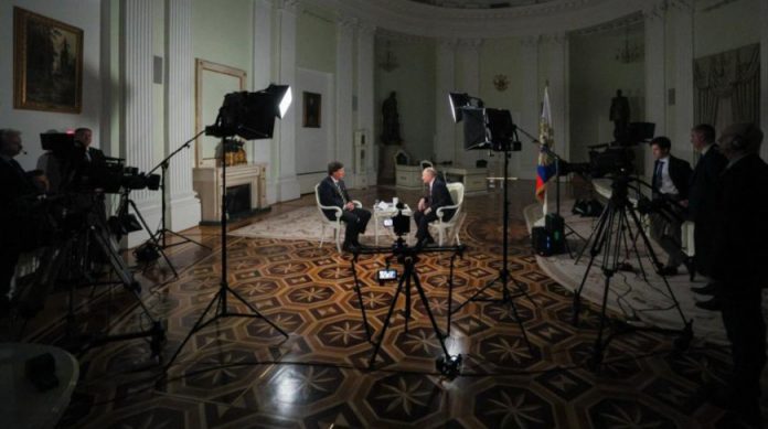 Un istoric demontează afirmația lui Tucker Carlson, care spune că „suntem mai aproape de un război nuclear decât oricând în istorie”