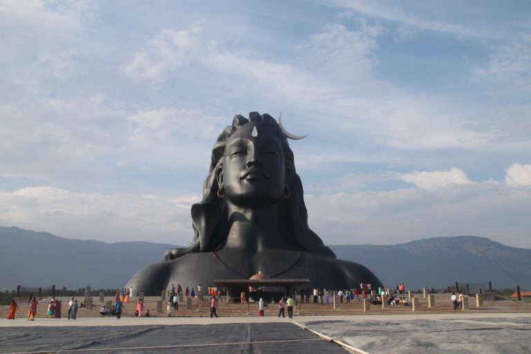 Un festival de yoga, urmărit de 150 de milioane de persoane din întreaga lume într-o singură noapte