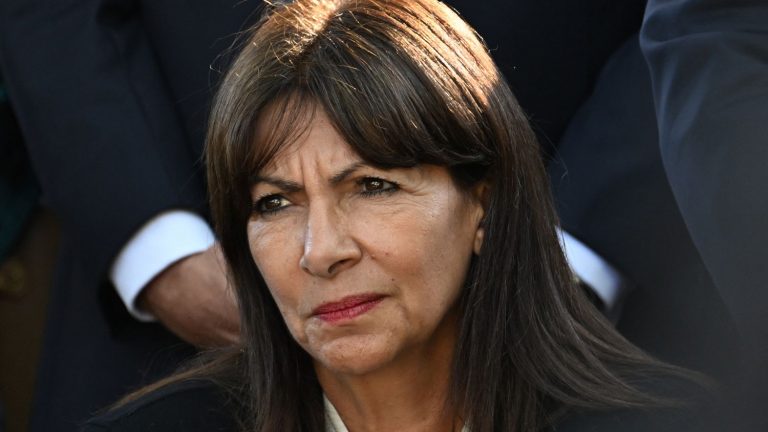 Percheziţii la Primăria Parisului: Primarul Anne Hidalgo, suspectată de deturnare de fonduri din cauza unei deplasări în Tahiti sub pretextul organizării JO