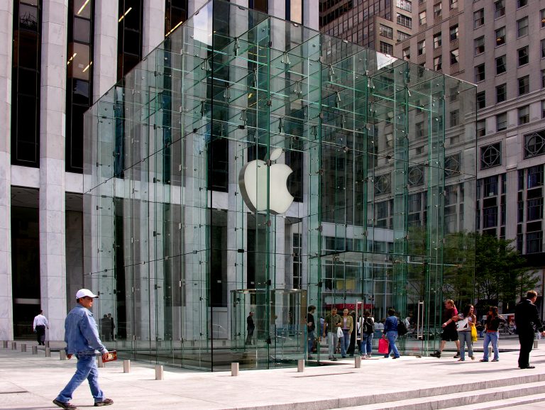 iPhone pierde primul loc pe piaţa chineză, fiind detronat de două firme autohtone