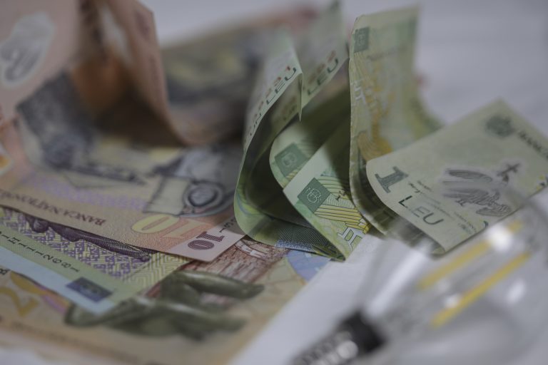 Ministerul Finanţelor: Deficitul bugetar a crescut la 3,24% din PIB în primele patru luni ale anului, adică la 57,29 miliarde lei, dublu faţă de perioada similară a anului trecut