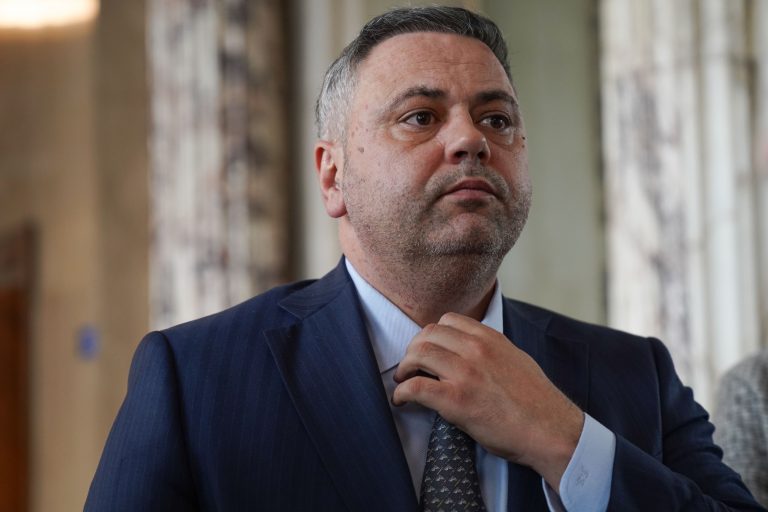 Ministrul Agriculturii anunţă că serele şi solariile fermierilor nu vor fi impozitate
