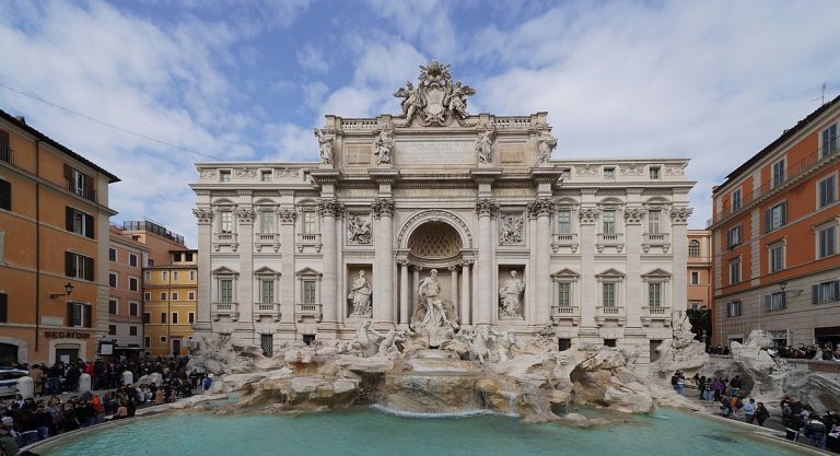 VIDEO | O alternativă ieftină la Fontana di Trevi – închisă pentru reparaţii – stârneşte critici