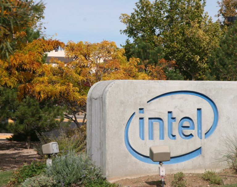 Casa Albă acordă companiei Intel un ajutor de aproape 20 de miliarde de dolari pentru producţia de semiconductori