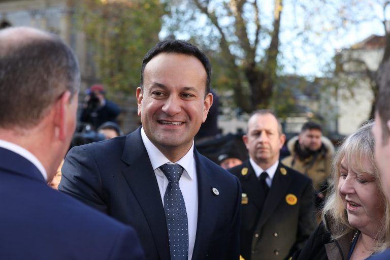 Irlandezii resping prin referendum modificarea Constituţiei prin modernizarea formulărilor privind femeile şi familia