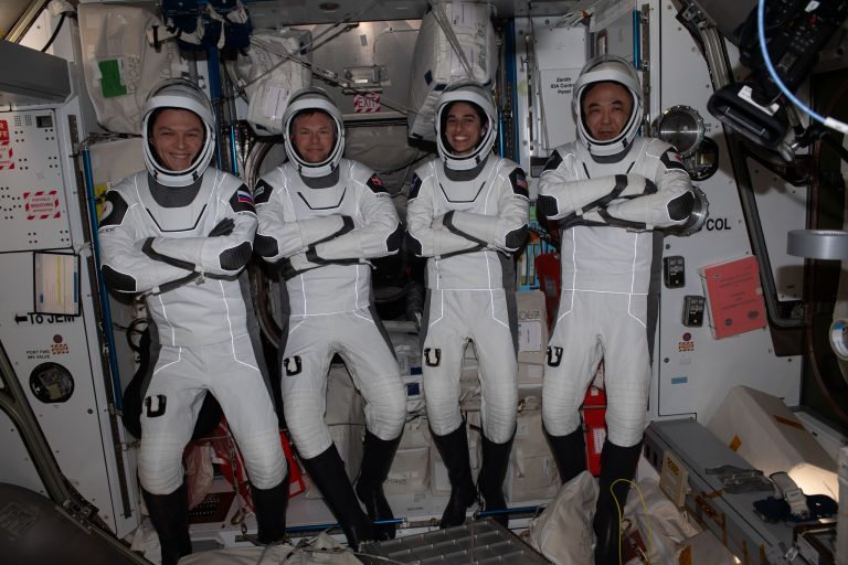 Patru astronauți au revenit pe Pământ, după șase luni petrecute pe Stația Spațială Internațională