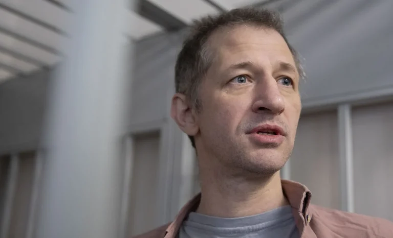 VIDEO | Jurnalist rus, condamnat la 7 ani de închisoare pentru postări în care a criticat ofensiva rusă împotriva Ucrainei