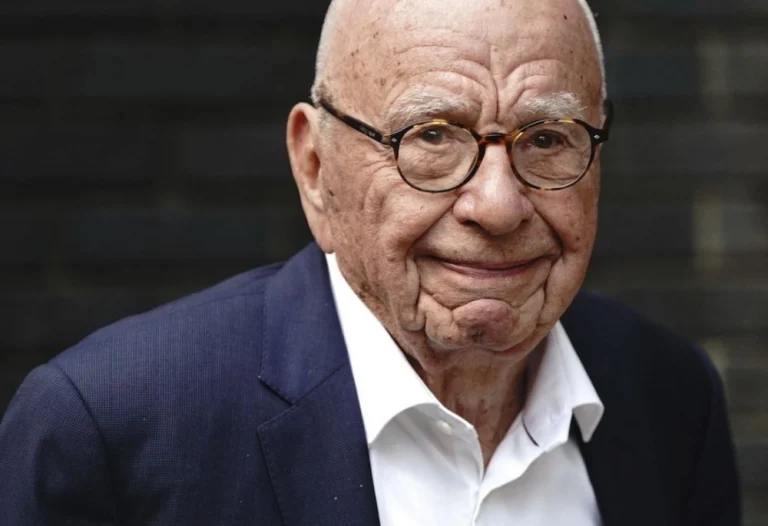 Magnatul Rupert Murdoch, în vârstă de 92 de ani, s-a logodit pentru a şasea oară