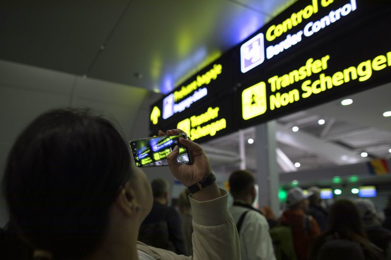MAI: La un an de la intrarea în spaţiul Schengen, aglomeraţia de la punctele de trecere a frontierei s-a redus semnificativ