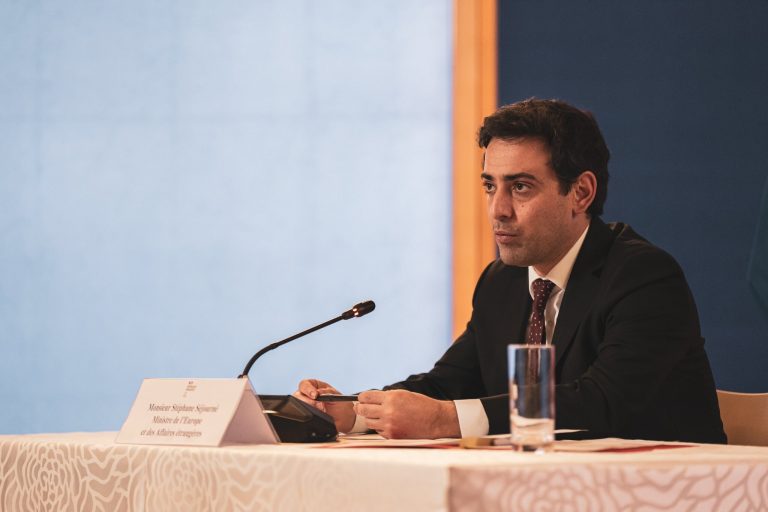 Șeful diplomaţiei franceze: Trebuie evitată cu orice preţ prăbuşirea Ucrainei