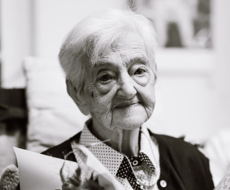 Singurul supravieţuitor al lagărului Auschwitz-Birkenau din Târgu Mureş, doamna Zsuzsa Diamantstein, a decedat la 102 ani