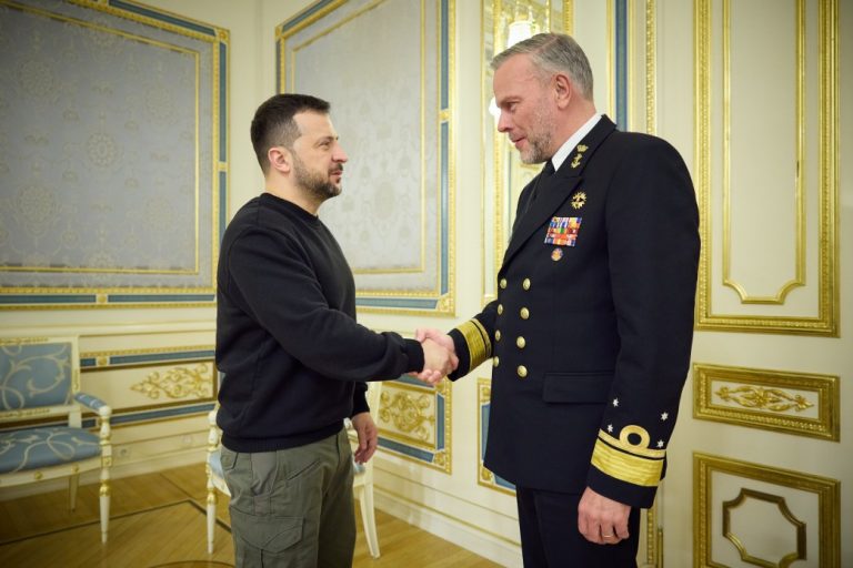 Pentru prima dată de la începutul războiului, o delegaţie NATO a venit la Kiev