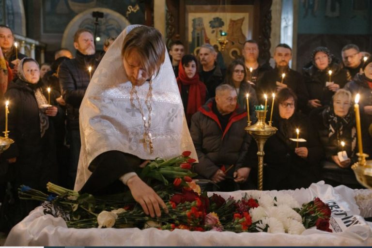 VIDEO | Alexei Navalnîi, înmormântat pe coloana sonoră a filmului „Terminator 2” şi „My Way” de Frank Sinatra